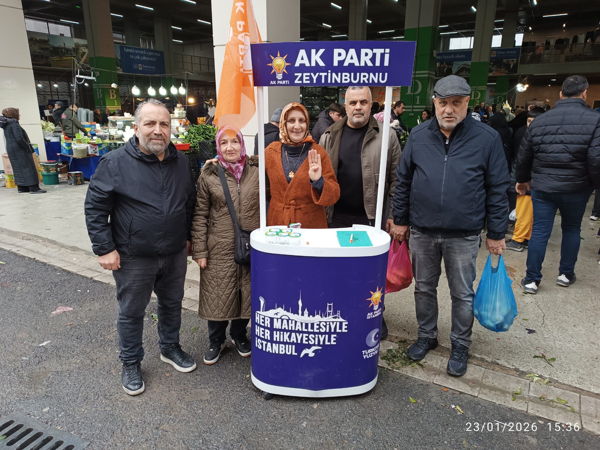Seyitnizam mahalle Teşkilatımız Cuma Pazarı’nda AK standımızı kurduk.