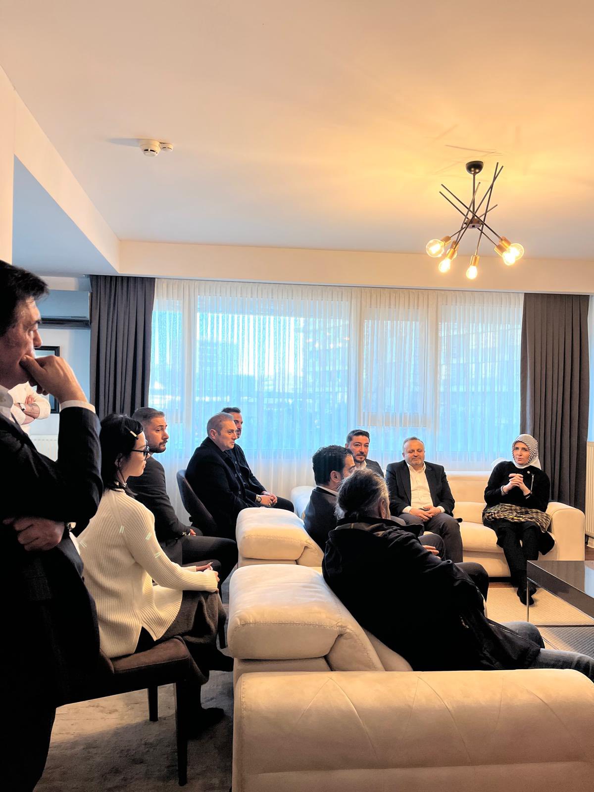 İnistanbul Sitesi  Milletvekilimiz Büşra Paker ile site yönetimini ziyaret ettik.