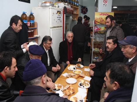 DURMAK YOK VATANDAŞLA SABAH KAHVALTILARINDA BULUŞMAYA DEVAM